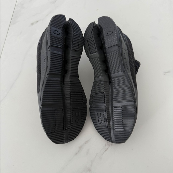 On Running Cloud Nova Women’s Running shoes size 6, 7, 8 - Picture 4 of 4